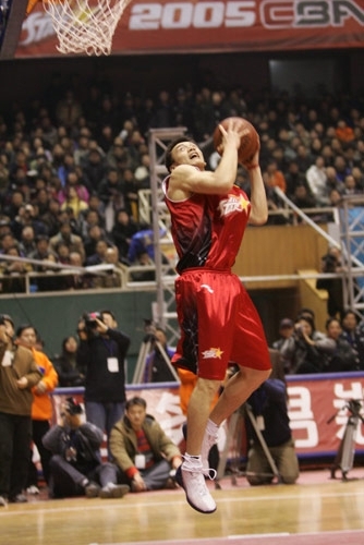 手感爆棚！穆雷半场11中9得到23分4助攻（火力全开！穆雷半场11投9中轰下23分4助攻）