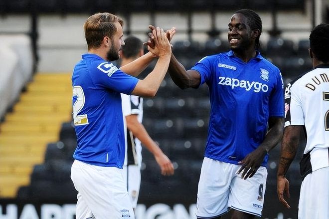 葡萄牙中场米德当选U17世界杯MVP，哈维为他颁奖（葡萄牙中场米德荣膺U17世界杯MVP，哈维亲自颁奖）