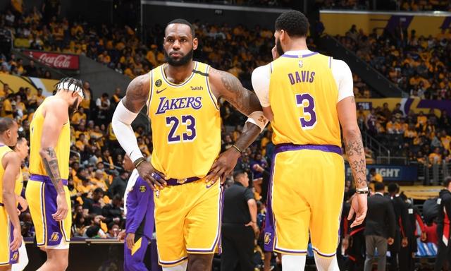 骑士vs开拓者前瞻：开拓者背靠背作战，骑士力争两连胜（骑士vs开拓者前瞻：开拓者背靠背登场，骑士冲击两连胜）