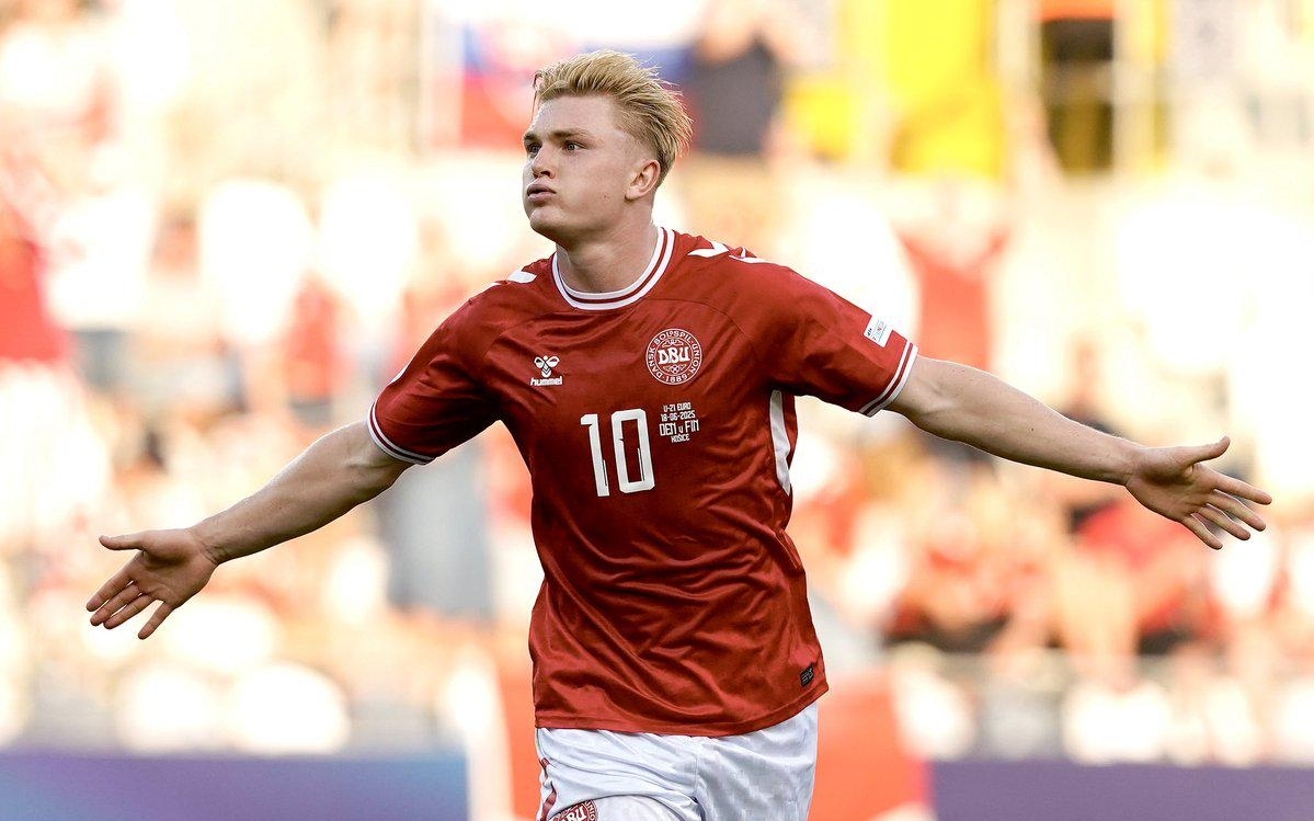 张琳艳身穿阿根廷2026世界杯球衣：期待在美加墨见到梅西（张琳艳穿阿根廷2026世界杯战袍：期盼在美加墨与梅西相会）