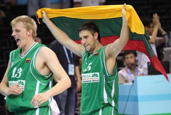 意甲三分制时代以来，米兰前14轮拿超过30分最终都排名前三（意甲三分制以来，米兰前14轮30分以上的赛季最终全部跻身前三）