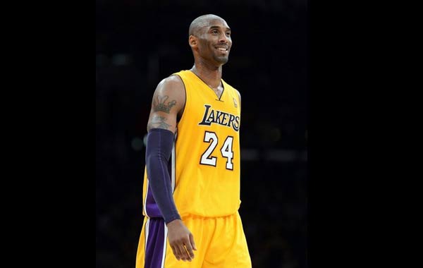 【壁纸】——C罗在皇马（C罗皇马时期高清壁纸）